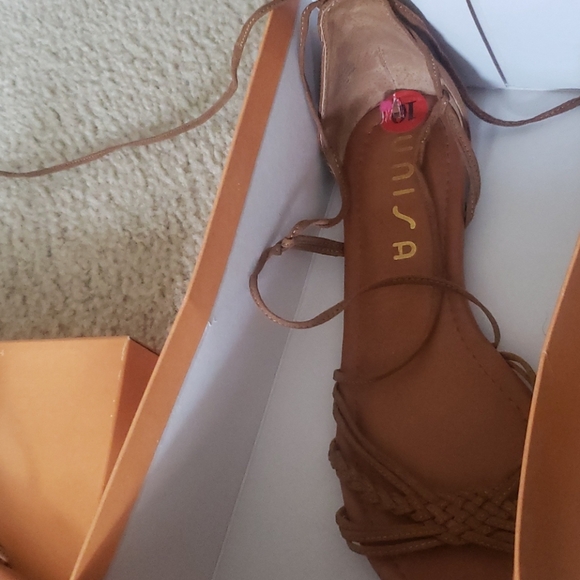 Ladies shoes - Picture 1 of 2